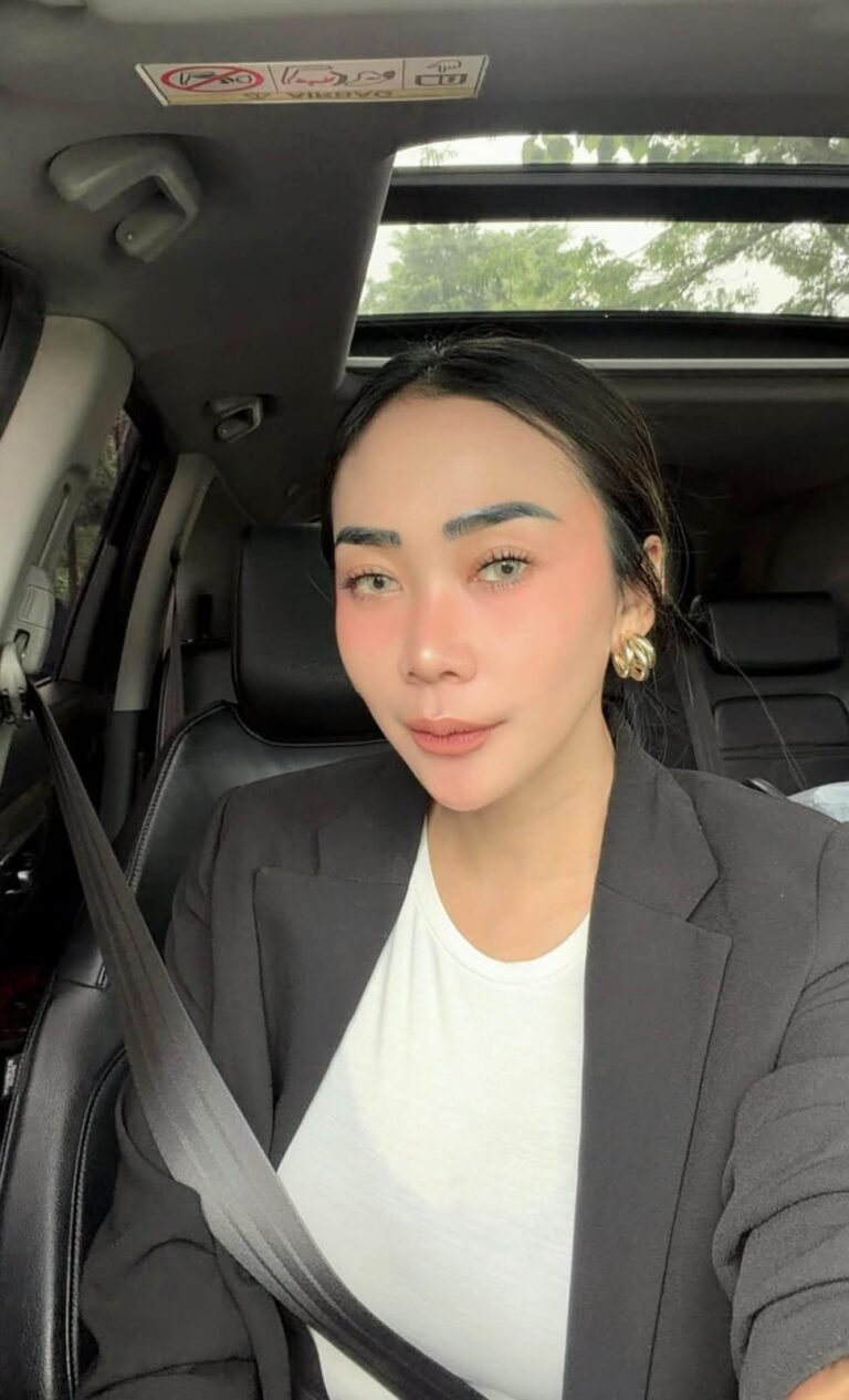 Dvi Chot, Merintis Brand Fashion Lokal dengan Ketekunan dan Dukungan Suami